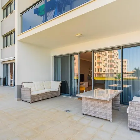 5 Bedrooms In Privileged Area With Ocean View *
